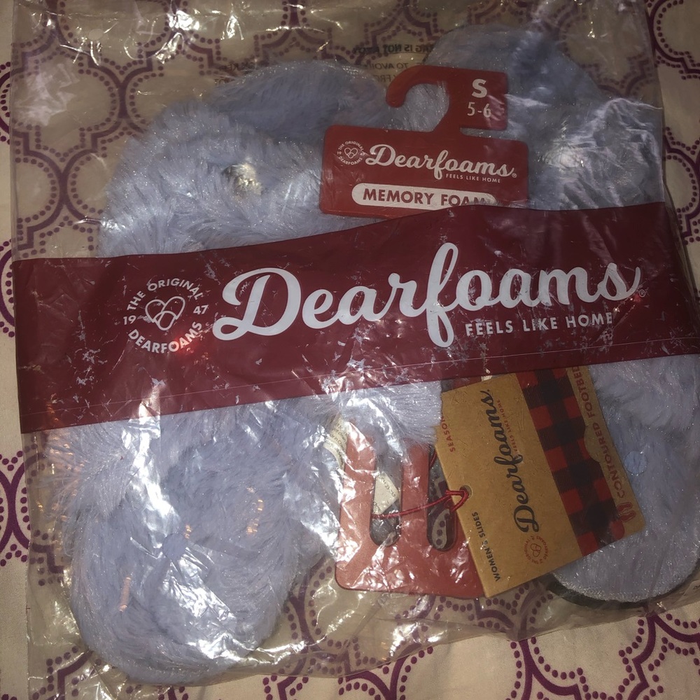 Dearfoam furry sandals